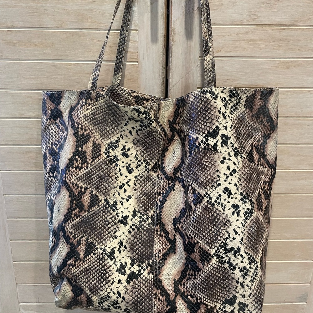 Saks Fifth Avenue faux python lightweight packable shoulder tote cream & gray - Picture 2 of 5